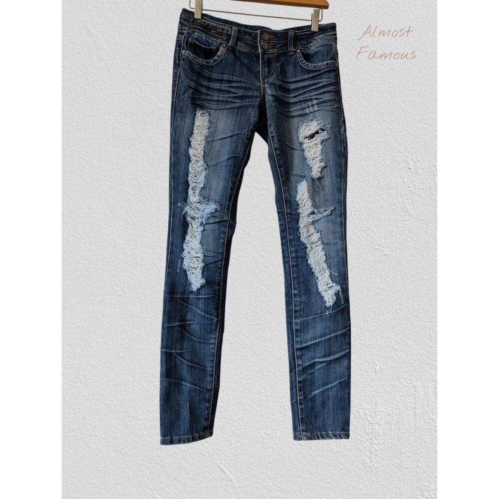 Almost Famous Distressed Skinny Jeans Size 7 Stretch Zip Pocket Denim